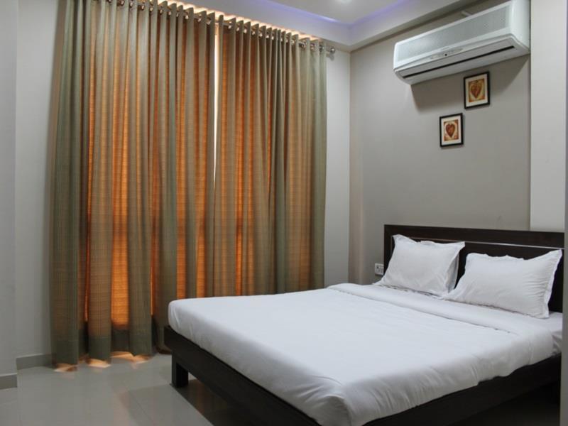 Treebo Trend Shrimad Residency Hotell Ahmedabad Exteriör bild